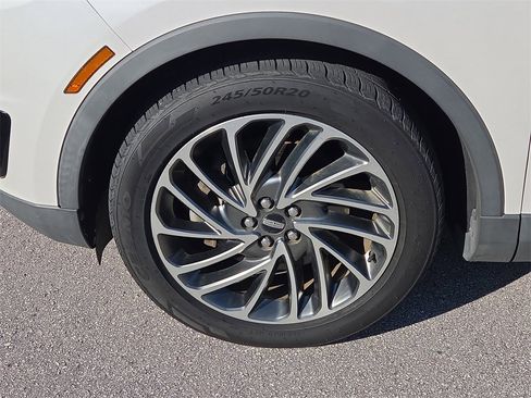 Used 2019 Lincoln Nautilus Reserve image 12