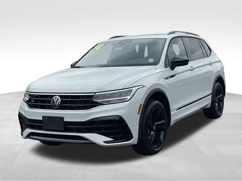 Certified 2024 Volkswagen Tiguan SE R-Line AWD/4WD image 2