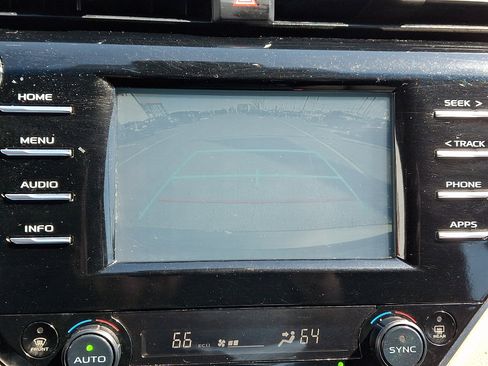 Used 2018 Toyota Camry LE image 16