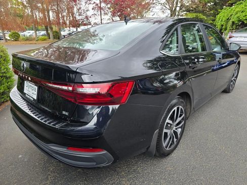 Used 2025 Volkswagen Jetta SE FWD image 4