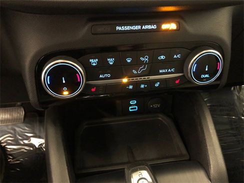 Used 2022 Ford Escape SE w/ SE Sport Appearance Package image 23