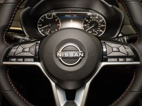 New 2025 Nissan Altima 2.5 SR image 9