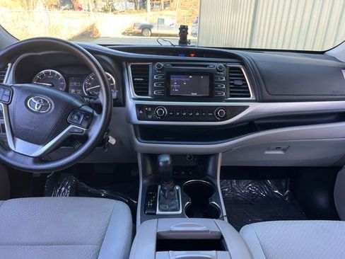 Used 2016 Toyota Highlander LE AWD/4WD image 15