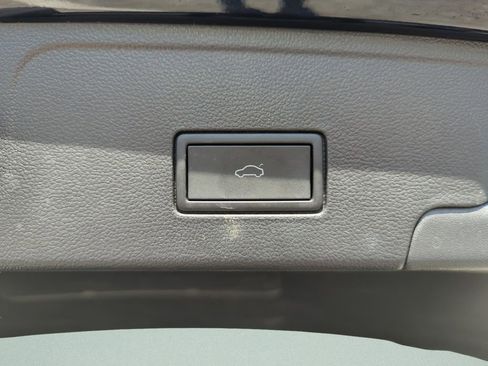 New 2025 Volkswagen Atlas Cross Sport SE AWD/4WD image 22