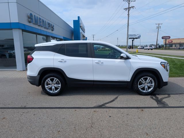 Used 2024 GMC Terrain SLE FWD image 2
