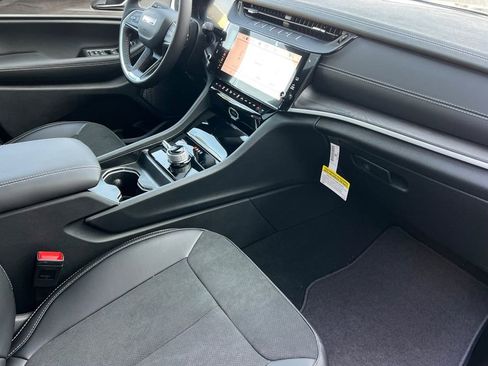 New 2026 Jeep Grand Cherokee Altitude image 16