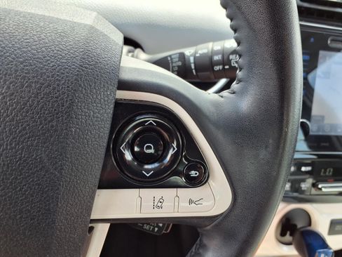 Used 2017 Toyota Prius Four FWD image 14