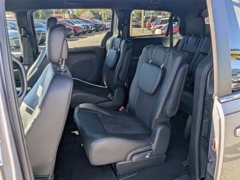 Used 2019 Dodge Grand Caravan SXT image 11