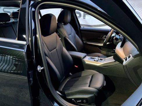 Certified 2025 BMW 330i Sedan image 8