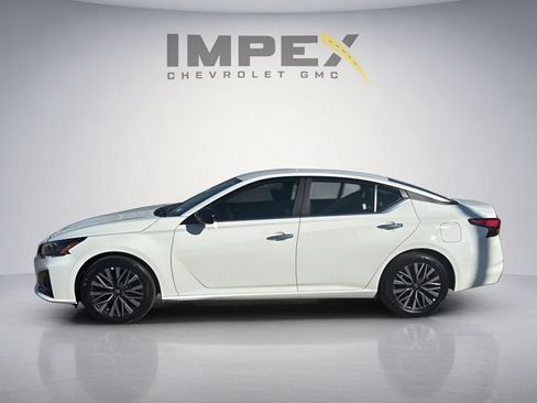 Used 2025 Nissan Altima 2.5 SV FWD image 2