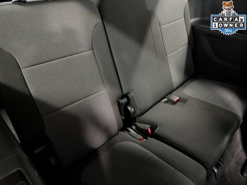 Used 2023 Chevrolet Traverse LT FWD image 33