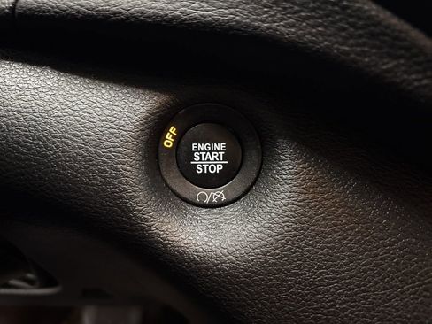 Used 2019 Jeep Cherokee Latitude Plus w/ Cold Weather Group image 20