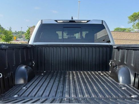 Used 2022 Toyota Tundra SR5 w/ SR5 Convenience Package AWD/4WD image 9