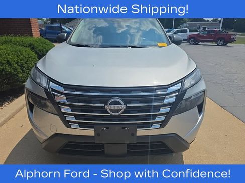 Used 2024 Nissan Rogue S AWD/4WD image 2
