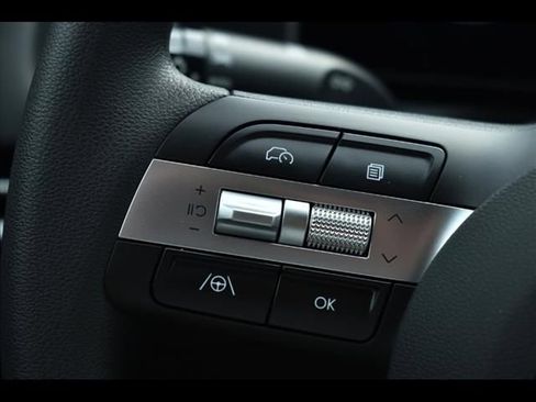 Certified 2025 Hyundai Santa Cruz SE FWD image 20