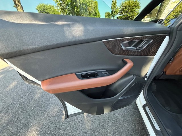 Used 2019 Audi Q8 Premium Plus w/ Premium Plus AWD/4WD image 36
