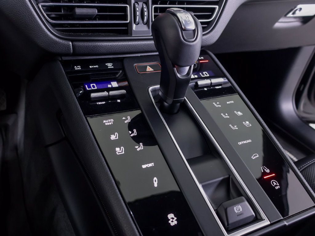 Certified 2026 Porsche Macan S AWD/4WD image 16