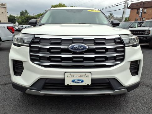 Used 2025 Ford Explorer Active AWD/4WD image 8