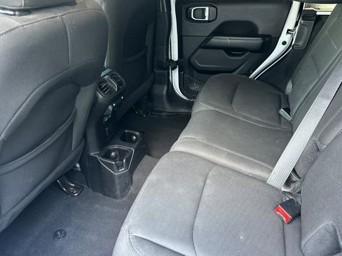 Used 2020 Jeep Wrangler Unlimited Sahara image 14