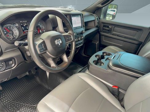 Used 2024 RAM 2500 Tradesman w/ Chrome Appearance Group AWD/4WD image 4