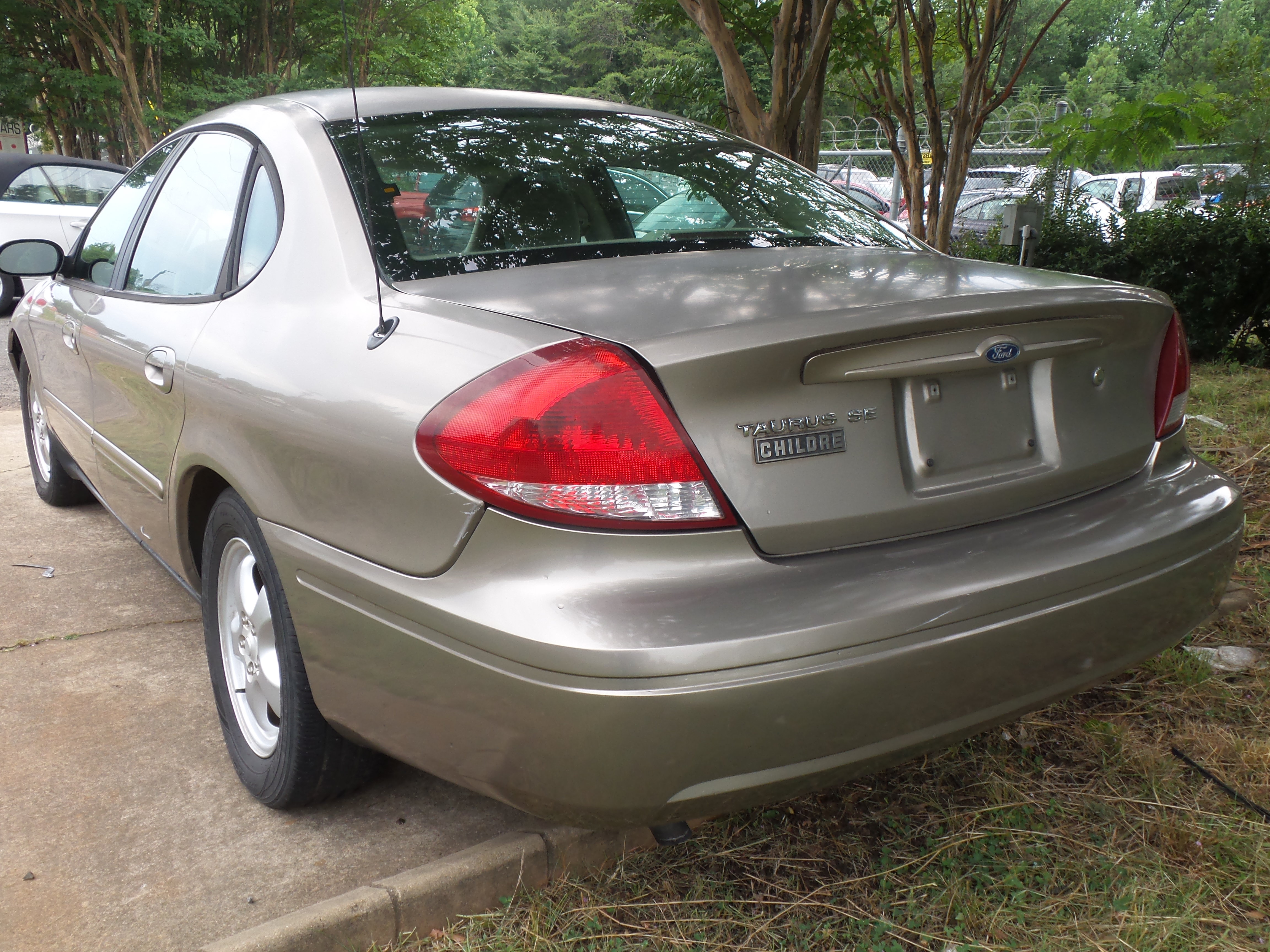 Used 2006 Ford Taurus SE FWD image 3
