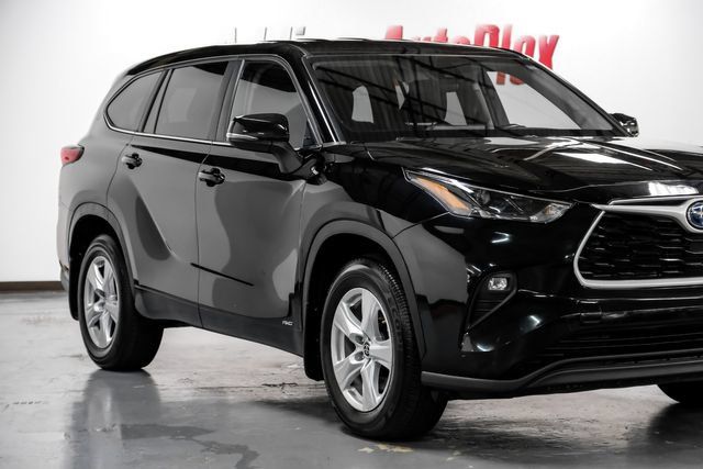 Used 2023 Toyota Highlander LE AWD/4WD image 5
