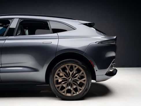 Used 2023 Aston Martin DBX AWD/4WD image 20