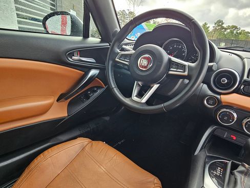 Used 2018 FIAT 124 Spider Lusso image 9