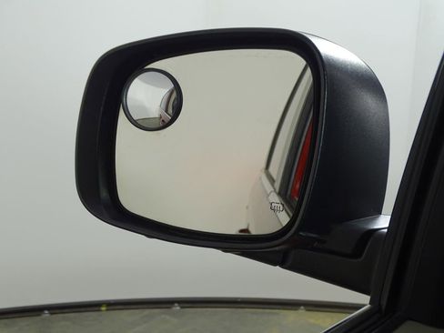 Used 2014 Chrysler Town & Country Touring image 36