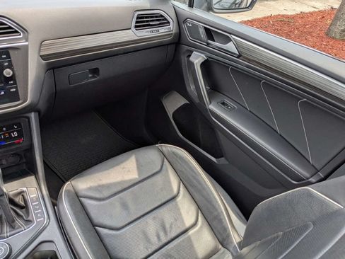 Used 2022 Volkswagen Tiguan SEL R-Line AWD/4WD image 25