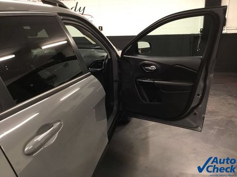 Used 2023 Jeep Cherokee Altitude Lux w/ Lux Elite Package AWD/4WD image 39