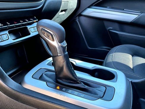 Used 2022 Chevrolet Colorado LT w/ Safety Package image 10