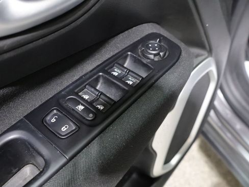 Used 2019 Jeep Renegade Latitude w/ Cold Weather Group AWD/4WD image 13