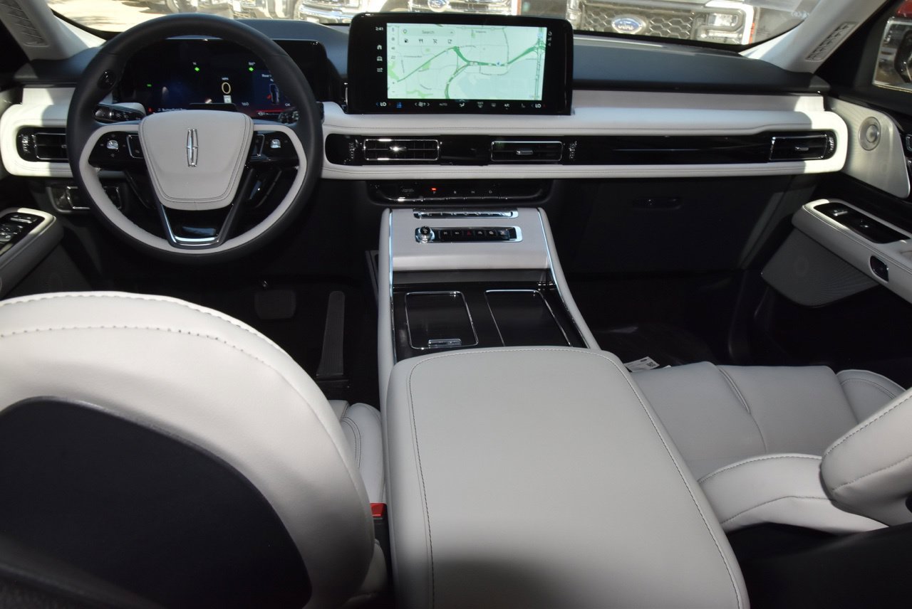 New 2027 Lincoln Aviator Reserve AWD/4WD image 17