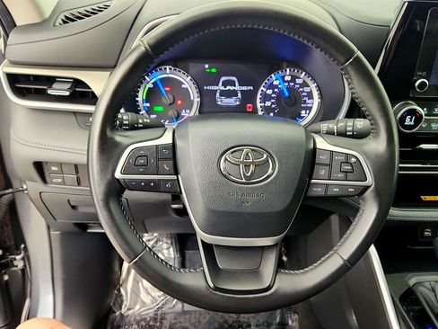 Used 2024 Toyota Highlander XLE AWD/4WD image 14