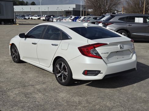 Used 2017 Honda Civic Touring image 3