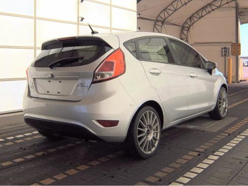 Used 2015 Ford Fiesta SE image 5