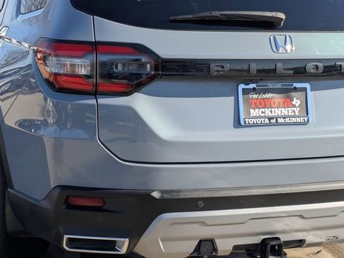Used 2024 Honda Pilot Touring image 9