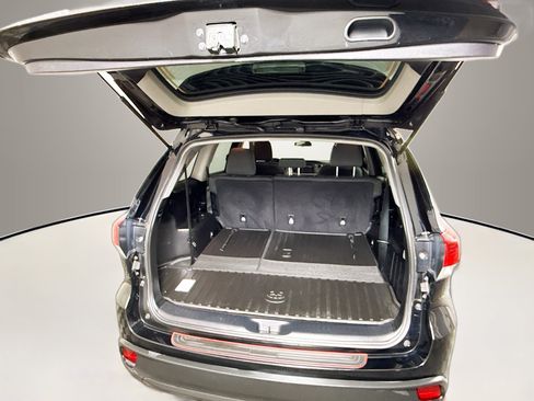 Used 2018 Toyota Highlander LE image 23