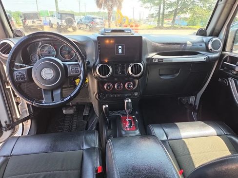 Used 2012 Jeep Wrangler Unlimited Rubicon AWD/4WD image 21