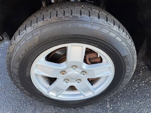 Used 2005 Jeep Grand Cherokee Laredo image 34