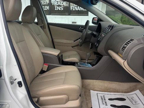 Used 2011 Nissan Altima 2.5 SL w/ 2.5SL Pkg FWD image 35