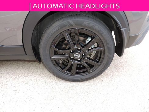 Used 2023 Nissan Kicks SR w/ SR Premium Package FWD image 11