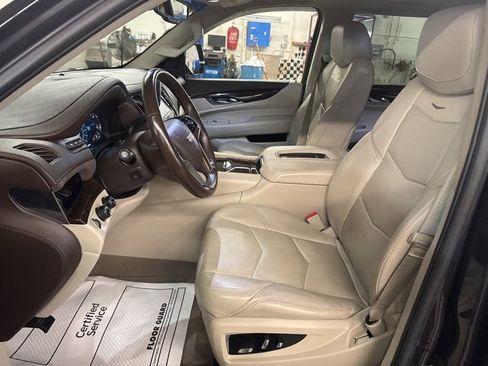 Used 2016 Cadillac Escalade Luxury image 11