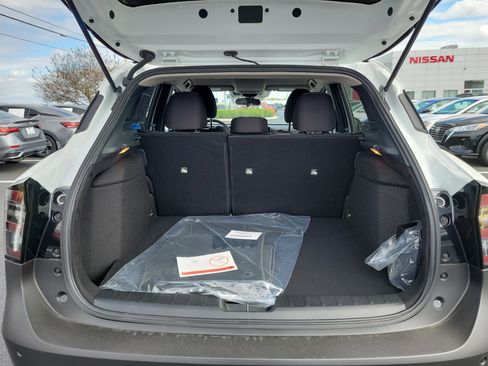 Certified 2025 Nissan Kicks SV w/ Charging Package image 8