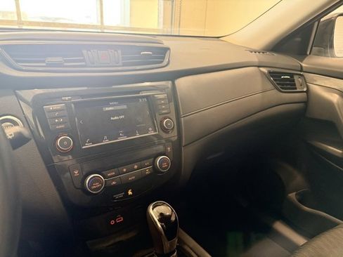 Used 2020 Nissan Rogue SV image 23