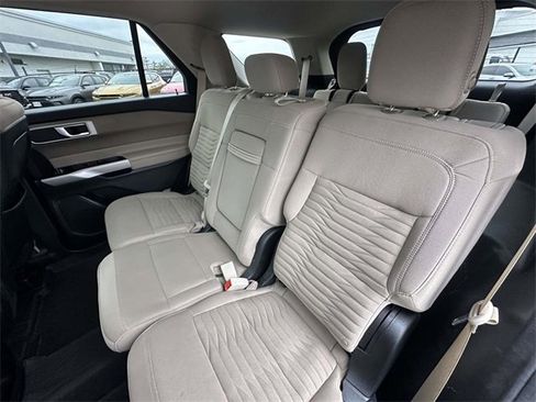 Used 2020 Ford Explorer XLT w/ Comfort Package image 15