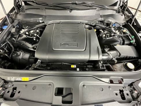 Used 2025 Land Rover Discovery S image 30