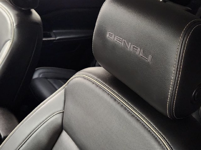 Used 2021 GMC Acadia Denali w/ Denali Technology Package FWD image 15