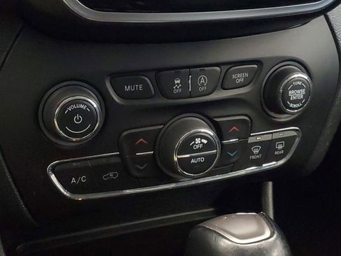 Used 2020 Jeep Cherokee Limited AWD/4WD image 21